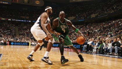 FB体育登录入口-F1绿色赛场：环保行动响应全球号召，绿色f1赛车的图片