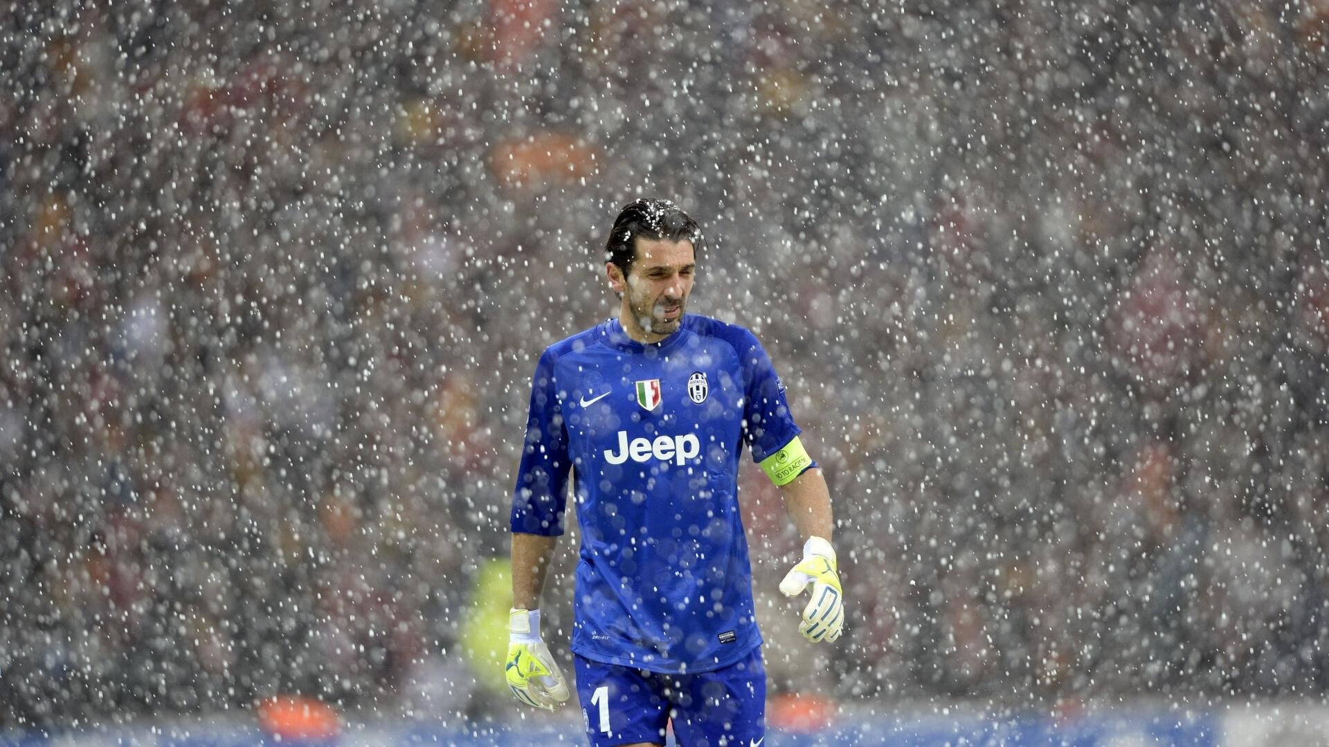 “足球场馆智能安检系统正式启用，提升赛事安全”，足球场检测机构